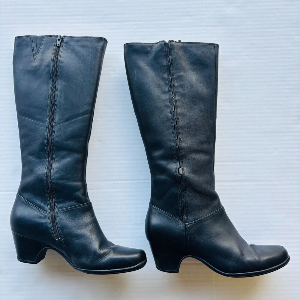 Clarks Artisan Black Leather Knee High Riding Boots Round Toe Block Heel Zip 9M